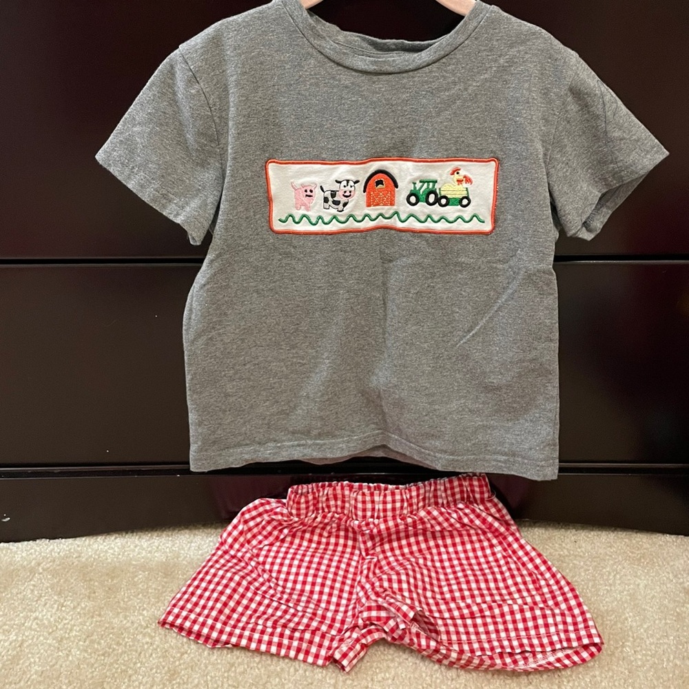 Boys size 5 farm short set